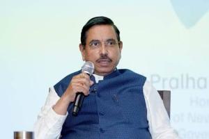 धर्मेंद्र प्रधान यांच्या राजीनाम्यानंतर केंद्रीय मंत्री प्रल्हाद जोशी यांच्याकडे शिक्षणमंत्रालयाचा अतिरिक्त कार्यभार