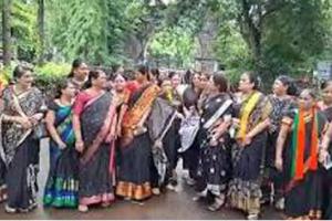 राहुल गांधी नाशिक दौर्‍यावर, भाजप महिला आघाडीचा विरोध जिल्हाधिकारी कार्यालयासमोर भाजचे आंदोलन