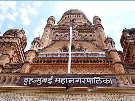 महापौर रितू तावडे आणि राजेश्री शिरवाडकर यांच्यात शाब्दिक चकमक?  ,  मुंबई भाजप अध्यक्षाच्या बैठकीतच दोन्ही पदाधिकार्‍यांत खडाजंगी